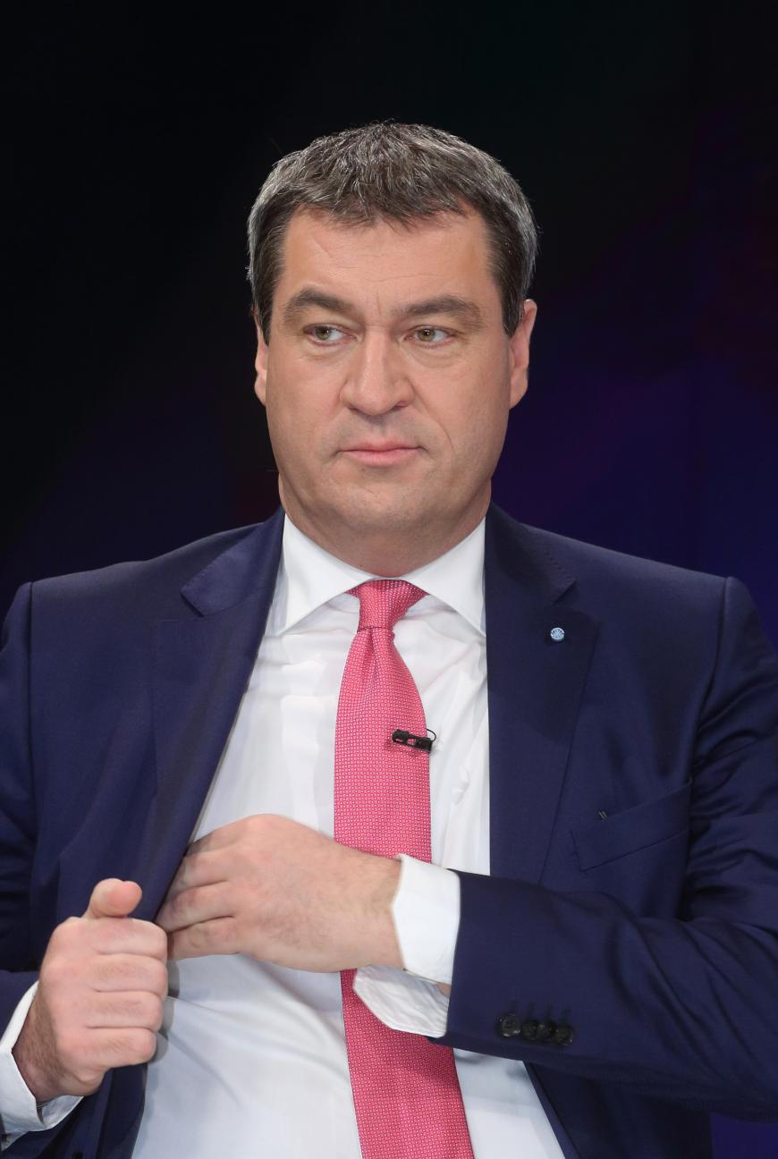 Markus Söder lästert auf Twitter über Mesut Özil.
