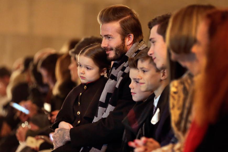 Die Beckhams: ein Musterbeispiel dafür, dass man Familie und Kinder unter einen Hut kriegen kann. Die beiden haben vier Kinder miteinander.