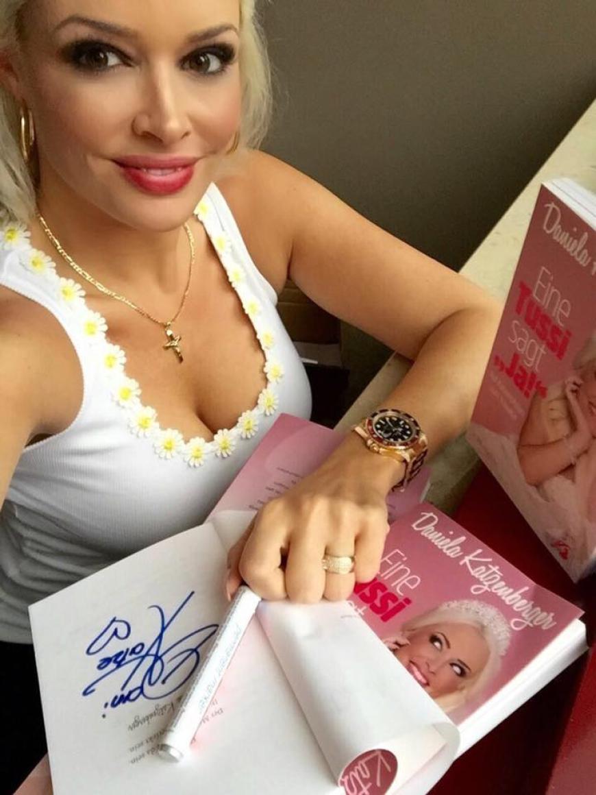 Daniela Katzenberger schwimmt auf der Erfolgswelle.