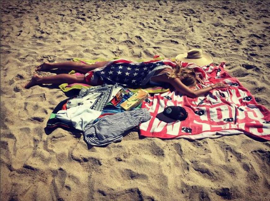 Model Heidi Klum nutzte den amerikanischen Nationalfeiertag, um am Strand zu relaxen.