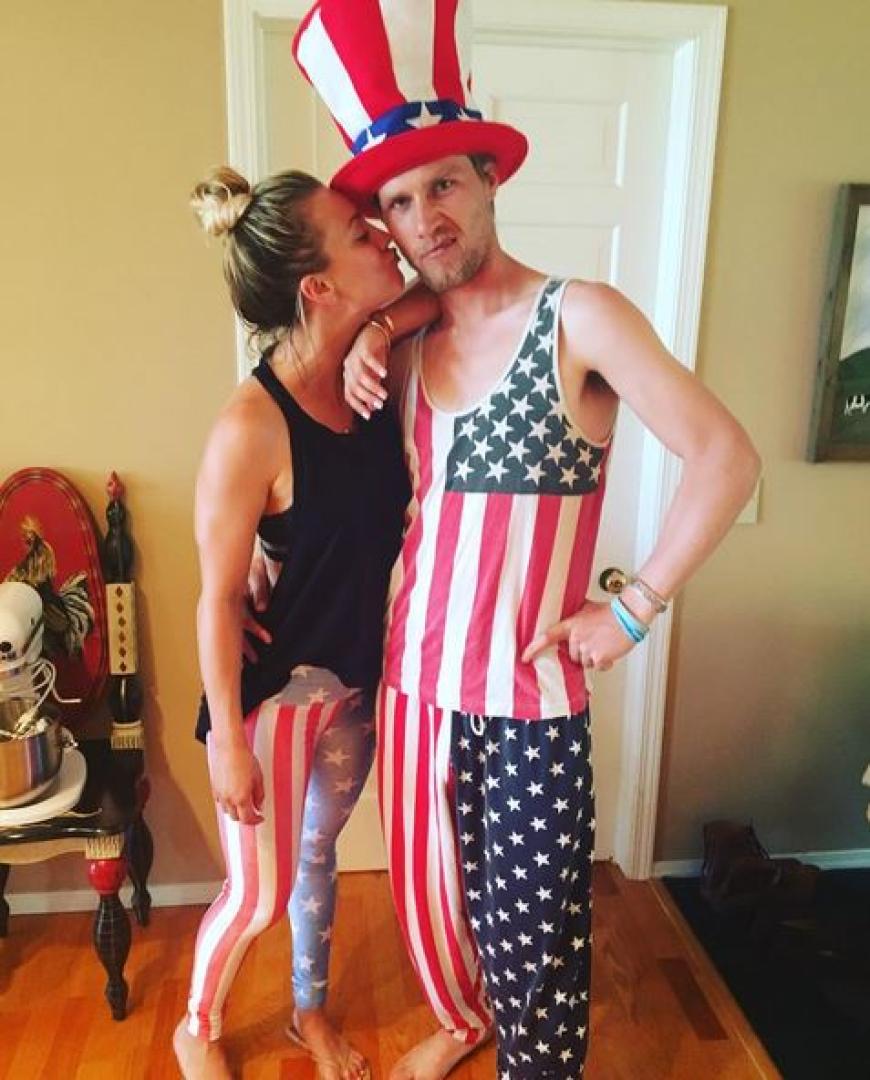 Partner-Outfit: Kaley Cuoco mit ihrem neuen Freund Karl Cook.