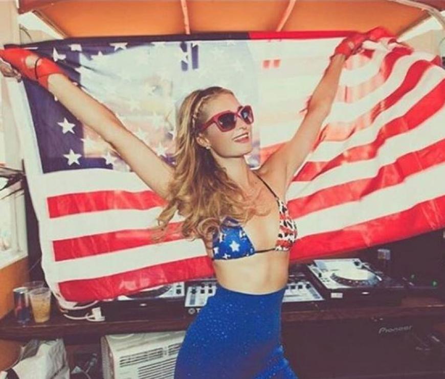 Paris Hilton zeigte sich zum „4th of July