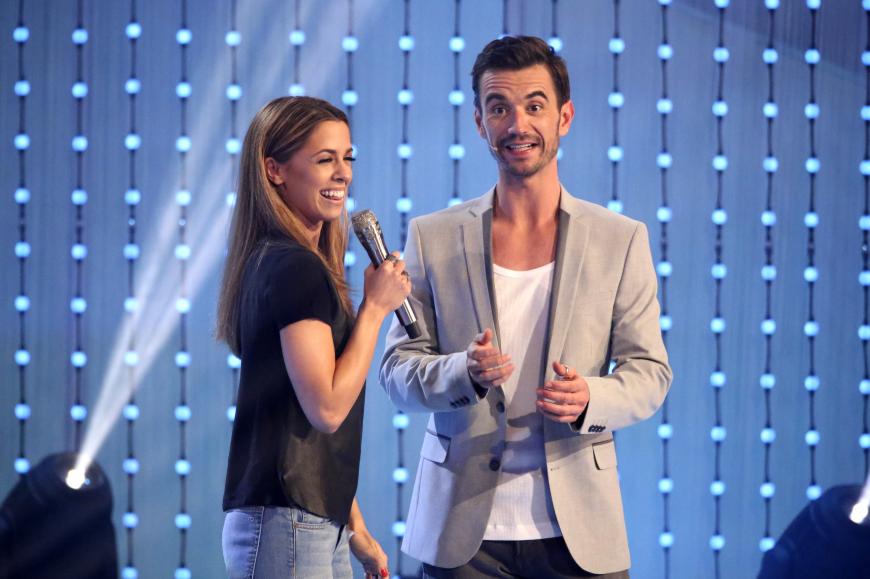 Bei den Schlager-Sängern spielt Vanessa schon mit den ganz Großen in einer Liga. Stößt sie nach DSDS Schlager-Queen Helene Fischer von ihrem Thron?