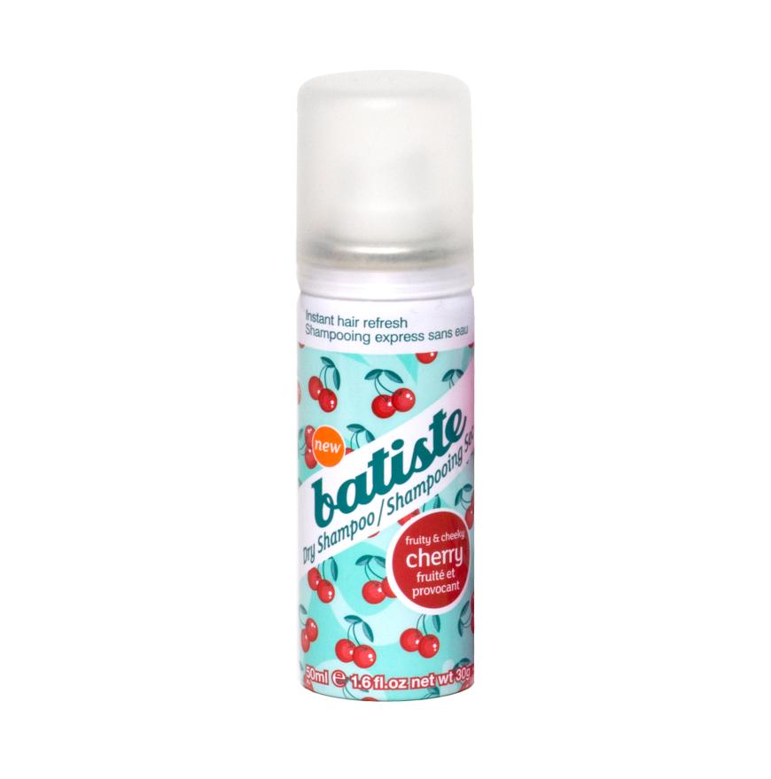 FÜR BACKPACKER Gegen fettige Ansätze: „Cherry“-Trockenshampoo von Batiste, ca. 2 Euro