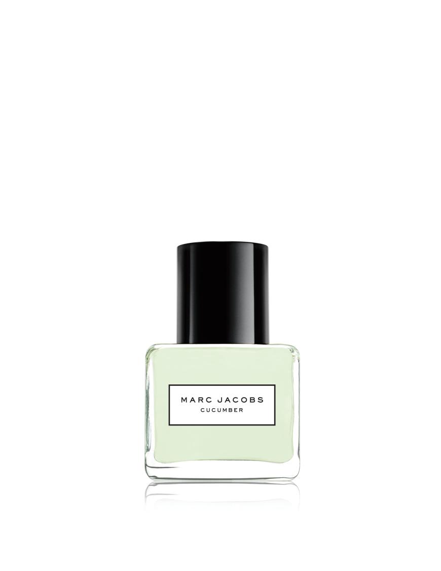 MIT GURKE, LINDENBLÜTE UND HELLEN HÖLZERN: „Cucumber“ von Marc by Marc Jacobs, ca. 55 Euro, 100 ml, EdT