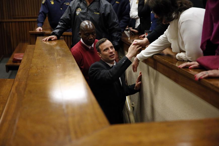Oscar Pistorius verlässt nach dem Urteil das Gericht.