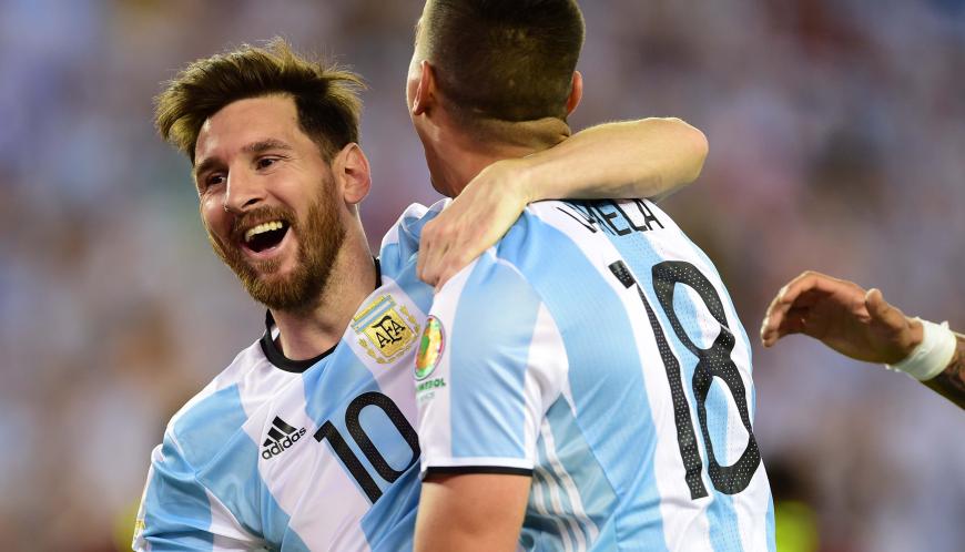 Ist seine Karriere jetzt vorbei? Der Fußball-Superstar ist gerade eben erst als Kapitän des argentinischen Nationalteams zurückgetreten.