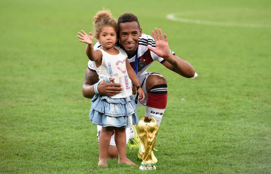 Boatengs Töchter sind bei dieser EM aus Sicherheitsgründen sowieso nicht im Stadion. Bei der WM 2014 eroberten die Zwillinge das Herz der Zuschauer.