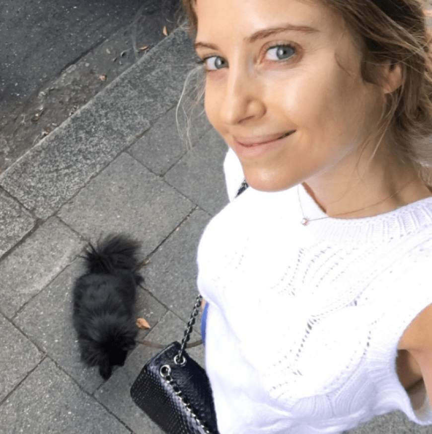 Cathy Hummels legt sehr viel Wert auf ihr Erscheinungsbild. Aber auch ohne Mascara, Lippenstift & Co. sieht die Frau von EM-Hottie Mats Hummels toll aus.