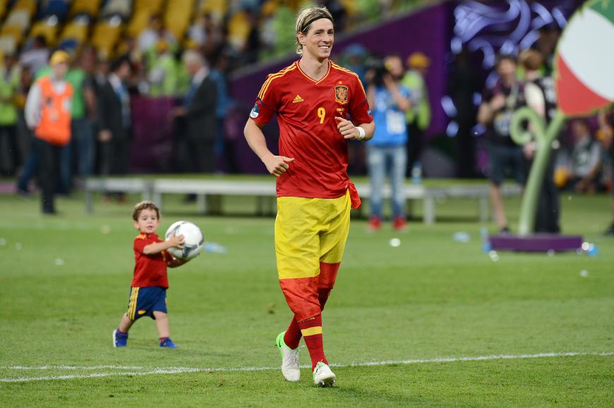 Der spanische Superstar Torres mit Sohn Leo bei der EM 2012.