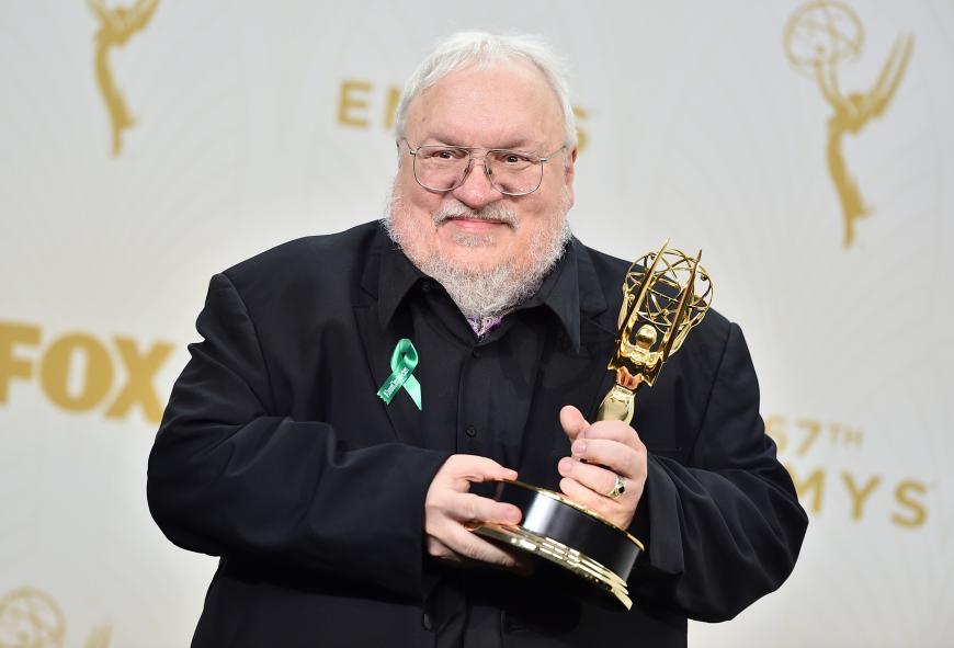 Es soll auch nur noch zwei Staffeln der Erfolgsserie geben. Aber Autor George R. R. Martin ist ja immer für eine Überraschung gut. In den letzten Jahren hat er HBO eher mit seinem Schnecken-Schreib-Tempo überrascht. Aber Gerüchte besagen, dass er sich gerade mit Stephen King getroffen haben soll, damit der ihm ein paar Schnellschreibe-Tipps gibt. Vielleicht verlängert er die Serie ja doch nochmal.