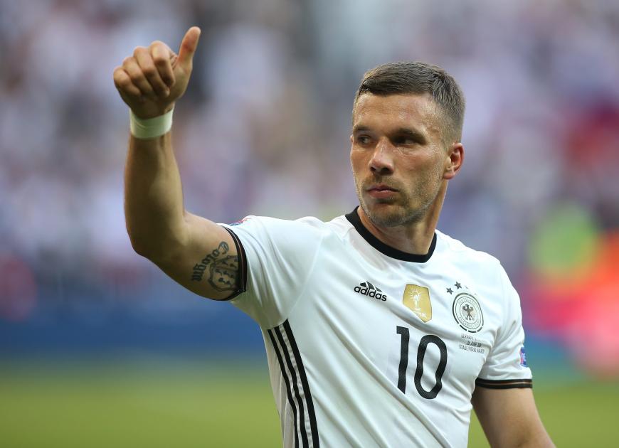 Lukas Podolski gibt sich bei Instagram siegessicher und machte Frankreich eine eindeutige Kampfansage.