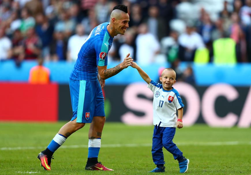 Harter Typ auf einmal ganz weich: Der Slowene Marek Hamsik mit seinem Sohn.