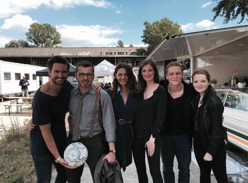 Rudelgucken bei den Promis: Tom Beck, Edin Hasanovic, Catrin Striebeck, Alexandra Maria Lara, Matthias Schweighöfer und Karoline Herfurth sind gespannt aufs Halbfinale gegen Frankreich.