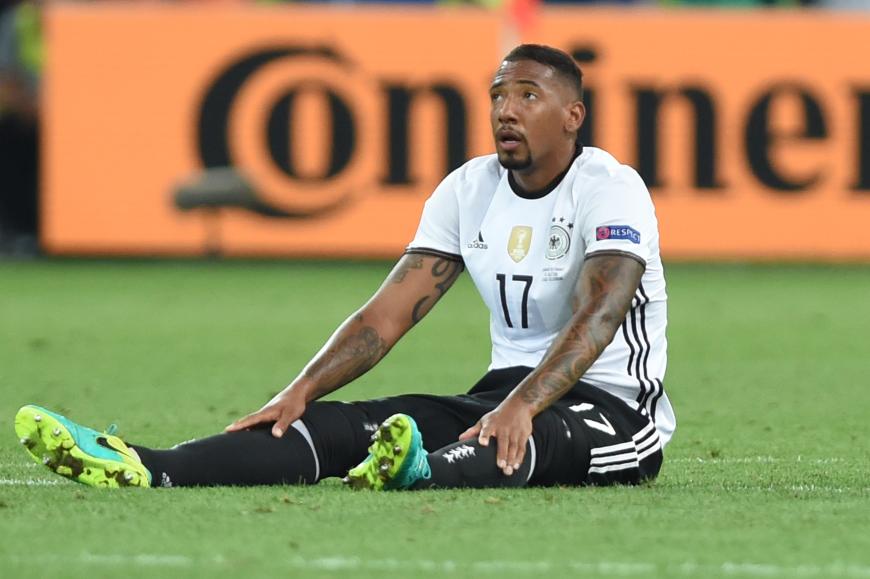 Das war tragisch. Der Traum, Europameister zu werden, ist gestern Abend für die deutsche Nationalmannschaft geplatzt. Star-Kicker Jérôme Boateng konnte die Partie wegen einer Verletzung nicht mal zu Ende spielen.