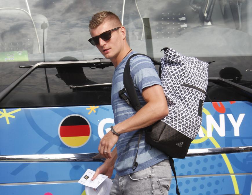 Toni Kroos hat seine sieben Sachen gepackt.