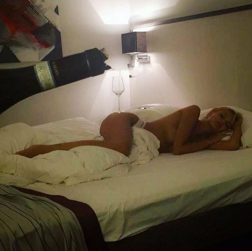 Heiß, heißer, Bonnie Strange: Ihr Liebster Psaiko.Dino postete nun dieses Nackt-Foto seiner Freundin.