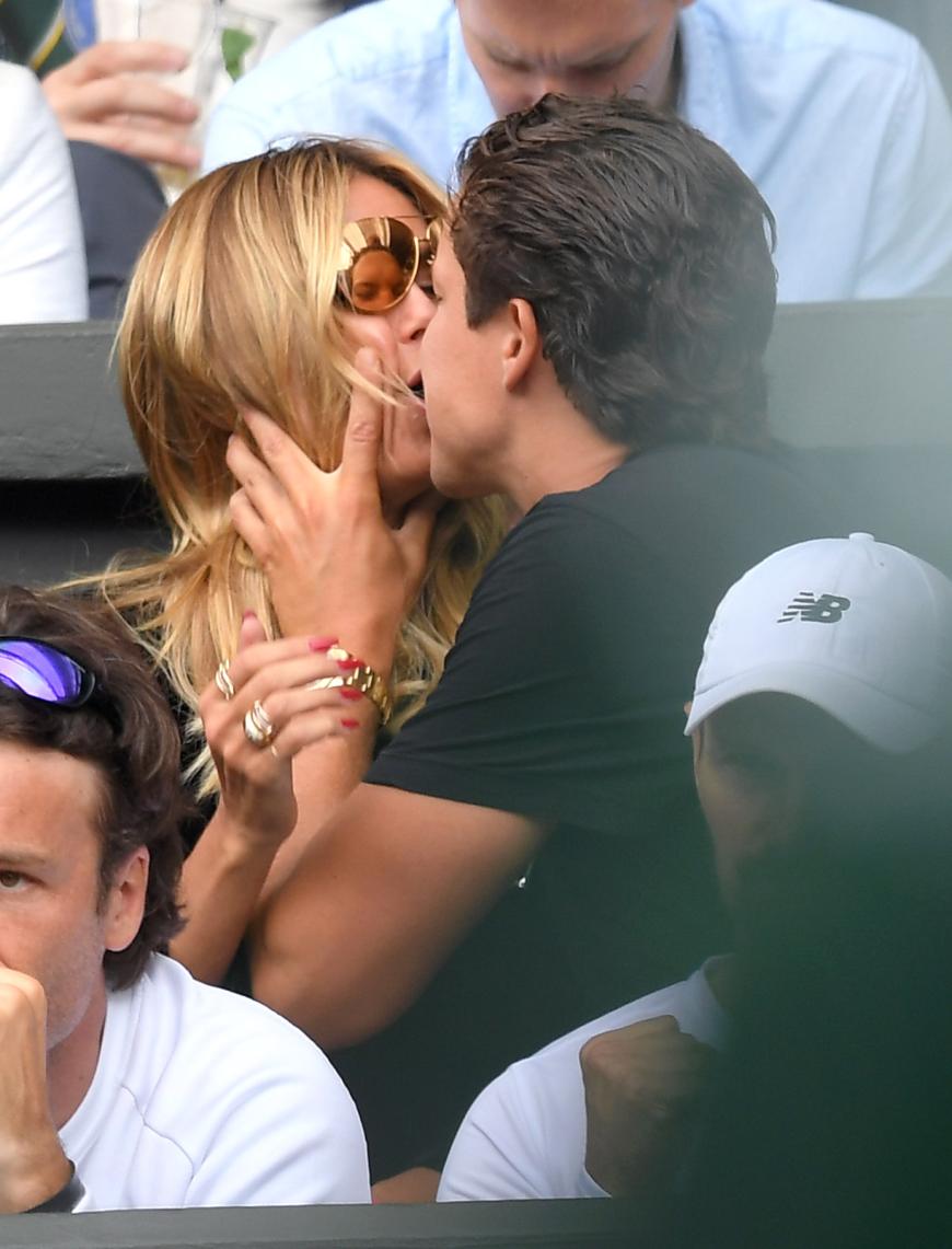 Oops, Vito Schnabel ist scheinbar ein stürmischer Küsser!