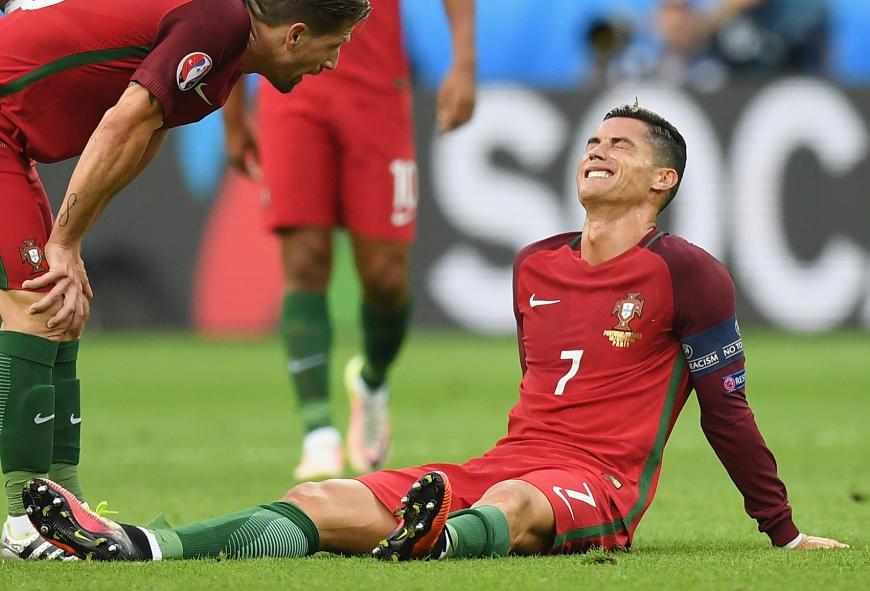 Auch mitfühlende Worte seiner Kollegen helfen Profi-Kicker CR7 nicht.