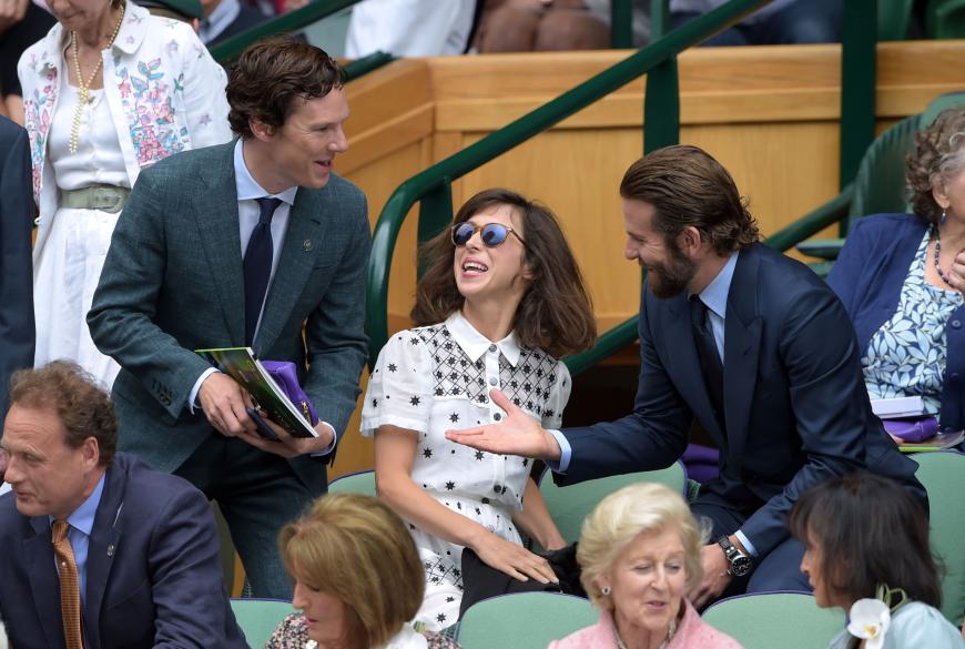Bradley Cooper trifft Schauspielkollege Benedict Cumberbatch und dessen Frau Sophie Turner.