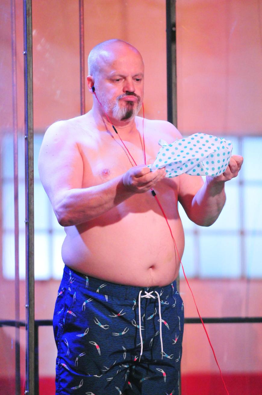 Hubert Kah geht oben ohne.