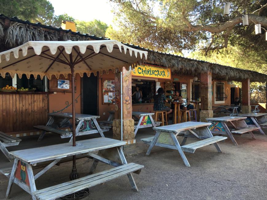 Auch mal angenehm, nicht so viel Geld fürs Essen auszugeben! In der Hippie-Bar Chrincana an der Cala Gat bekommt ihr zum Beispiel mega leckere Falafel für 6 Euro.
