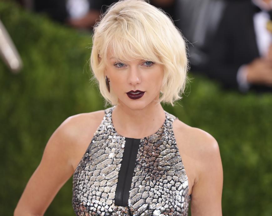 Läuft gerade nicht so für Taylor Swift. Erst disst sie Calvin Harris, und jetzt ist auch noch mit #TaylorSwiftIsOverParty der Superhit auf Twitter.