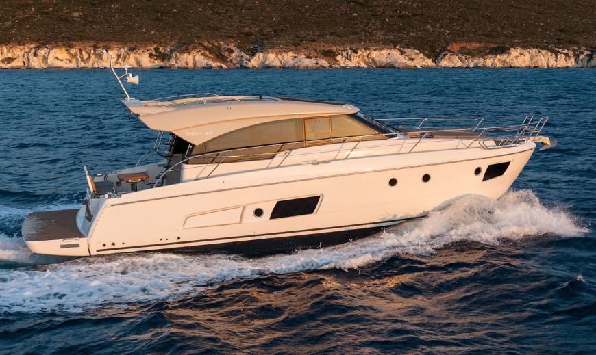 Was für Normalos in weiter Ferne liegt, ist für die Prominenz beinahe Alltag: Urlaub auf der Yacht ist für Stars keine Seltenheit.