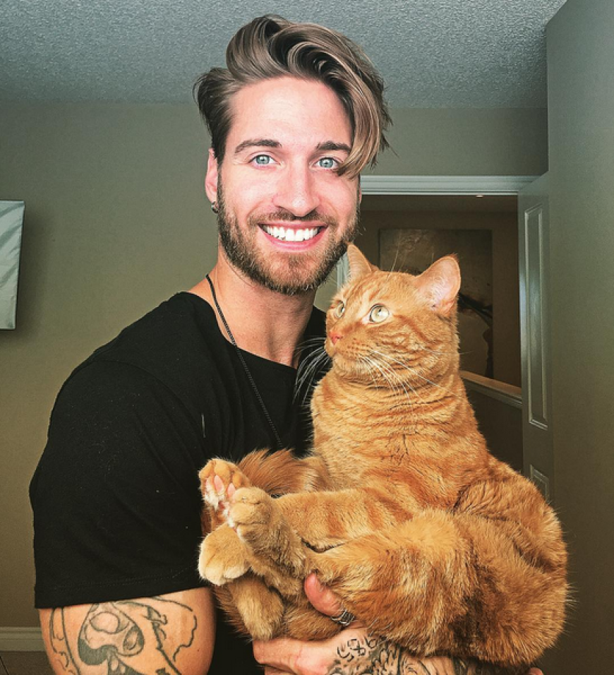 Sexy Typen mit Katzen? Travis DesLaurier hat den heißesten Instagram-Acocunt ever!