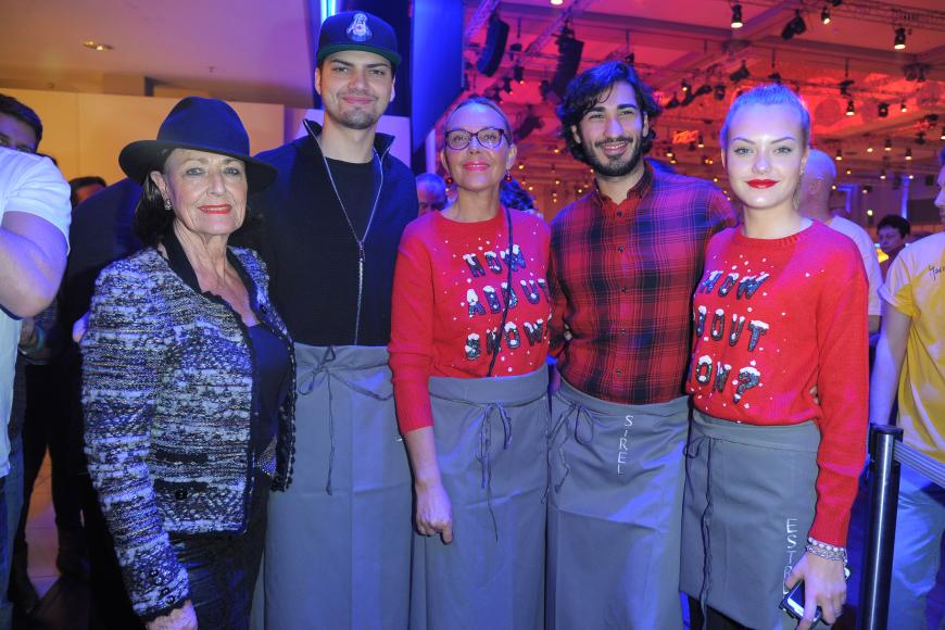 Familienzuwachs bei den Ochsenknechts? Oma Bärbel Wierichs, Jimi Blue Ochsenknecht, Natascha Ochsenknecht, Partner Omut Kekilli und Cheyenne Ochsenknecht (v.l.)