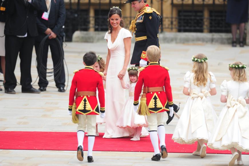 Wenn die Gerüchte wahr sind, wird das die Glamour-Hochzeit des Jahres! Schon bei der Hochzeit ihrer Schwester Kate 2011 zog Pippa Middleton in ihrem Alexander-McQueen-Kleid als Blicke auf sich.