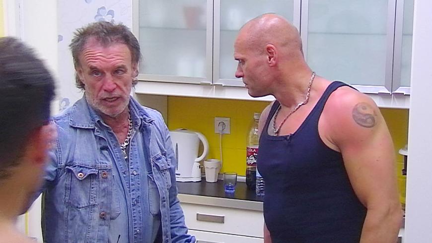 Zwischen René Weller (links) und Thorsten Legat herrscht im Sommerhaus der Stars dicke Luft.
