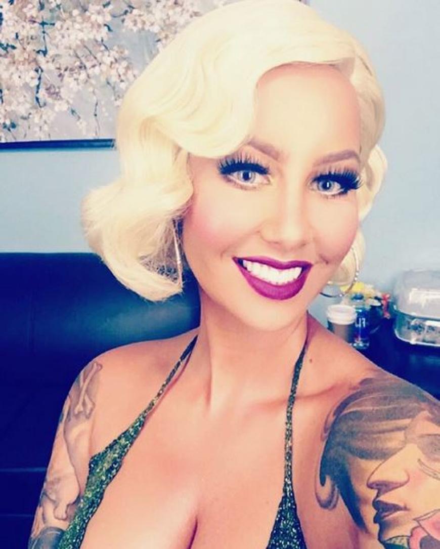 ... doch nun begeistert Amber Rose mit einer neuen Frisur. Bei Instagram präsentierte sich die Ex von Kanye West mit einem welligen Kurzhaarschnitt. We like!