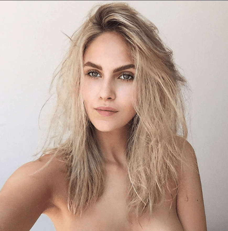 Die wunderschöne Elena Carrière zeigt ihre neue Frisur.