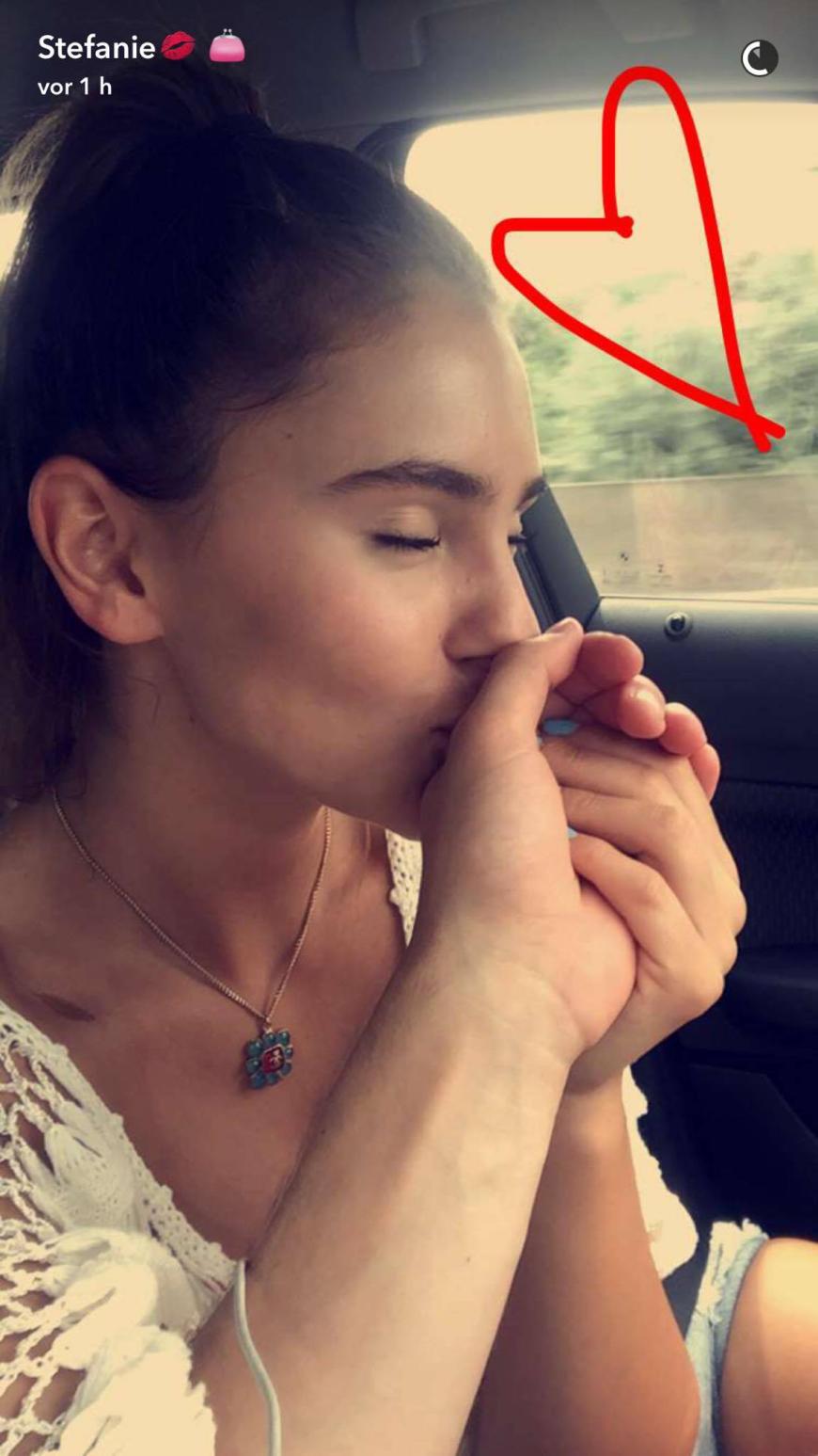 Die neusten Bilder auf Snapchat lassen keinen Zweifel mehr daran, dass Stefanie Giesinger und Marcus Butler ein Paar sind.