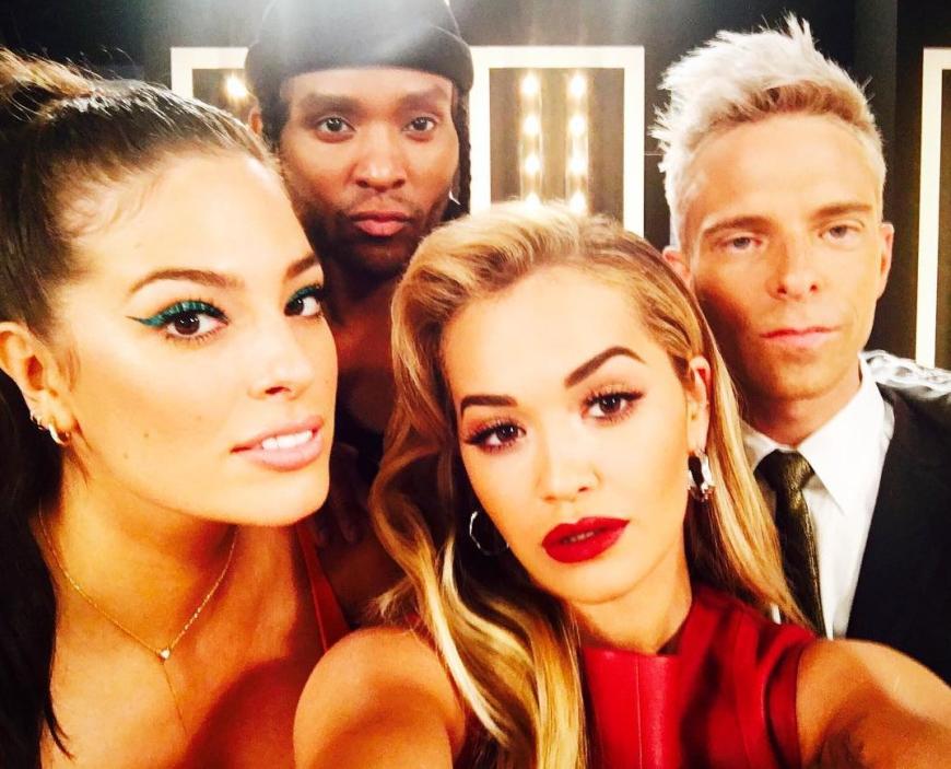 Unterstützt wird Ashley Graham von Drew Elliott, Chefredakteur des Paper-Magazins (l.), und Stylist Law Roach (r.). Rita Ora wird die neue Staffel von