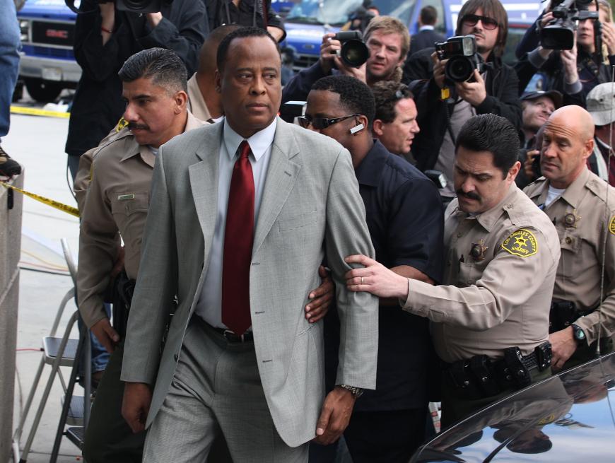Das behauptet zumindest Jackos ehemaliger Leibarzt Conrad Murray. Aber sagt er wirklich die Wahrheit?