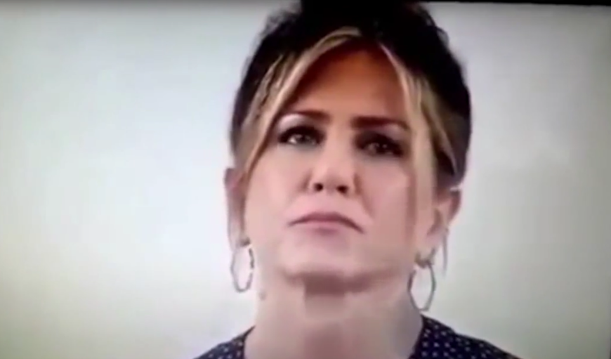 Bei Giffoni Film Festival 2016 konnte Jennifer Aniston ihre Tränen nicht zurückhalten. Ihr emotionales Interview begeistert gerade junge Menschen weltweit.