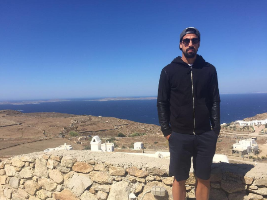 Somit lösen sich auch Spekulationen um eine Romanze mit Sami Khedira in Luft auf.