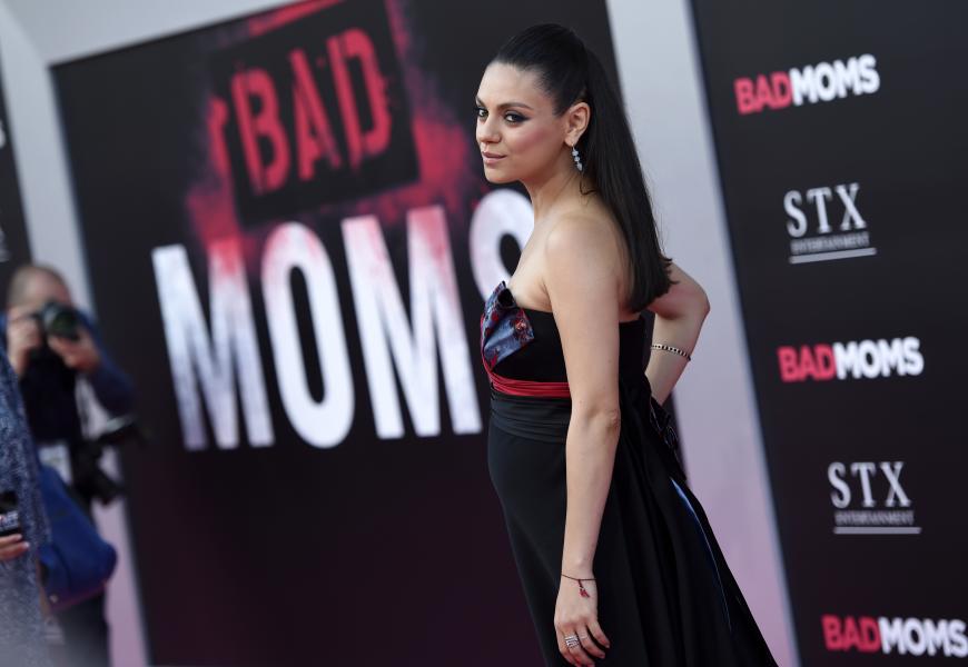 Bei dieser Schwangerschaft gibt es kein Versteckspiel mehr. Mila Kunis zeigt ihren Schwangerschaftsbauch im süßen Empire-Dress bei der Premiere von