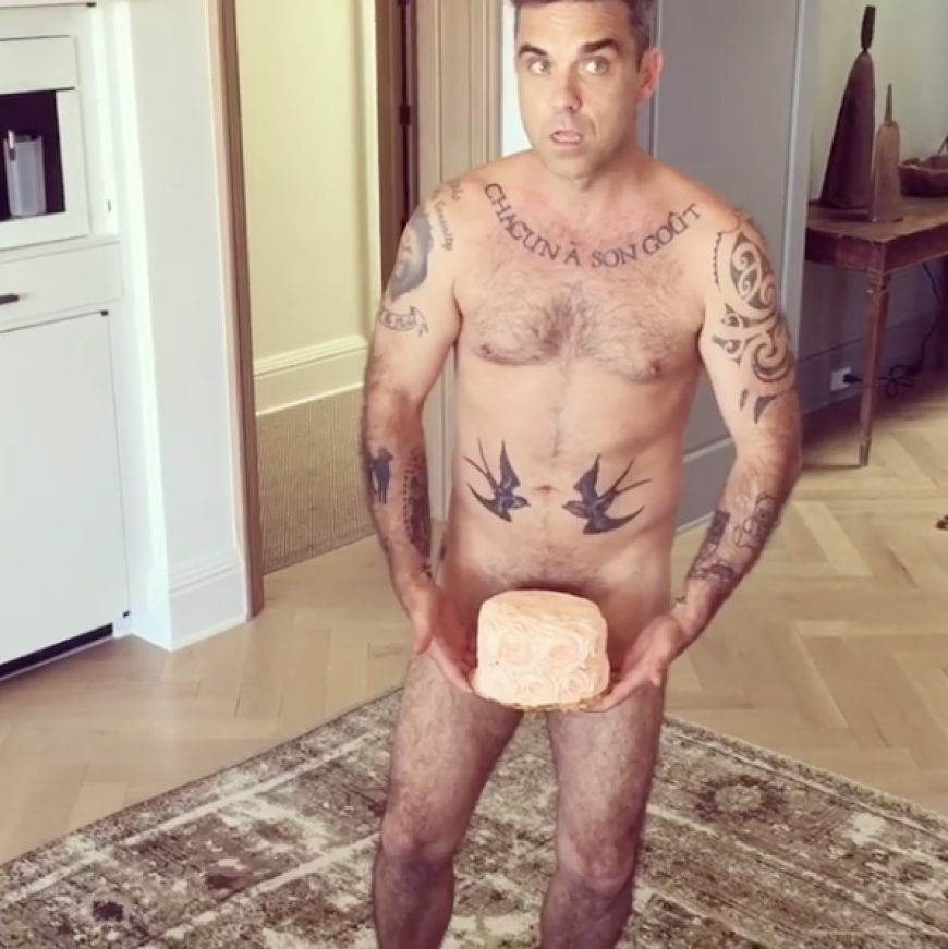 Stück Kuchen gefällig? Robbie Williams sorgt in einem heißen Video, das seine Frau Ayda jetzt auf Instagram postete, für ziemlich nackte Tatsachen.