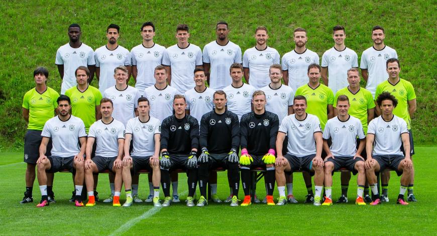 Er ist damit der Dritte aus der Nationalmannschaft, der nach der EM heiratet.