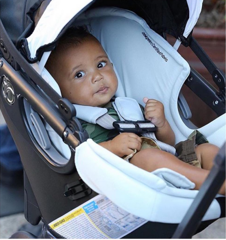 OMG, Saint West ist so süß! Der kleine Wonneproppen verzaubert uns mit seinem neuen Snapchat-Clip.