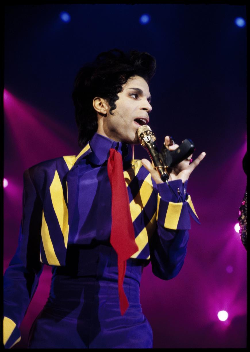 Bislang galt Weltstar Prince als kinderlos, doch nun tauchte ein DNA-Test auf, der beweisen soll, dass der Weltstar einen unehelichen Sohn gehabt haben soll.