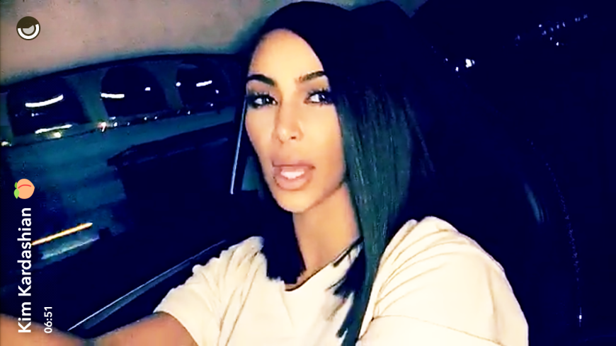 Kommt uns bekannt vor: Auch Kims Halbschwester Kylie Jenner trägt abwechselnd ihre Haare schulterlang.