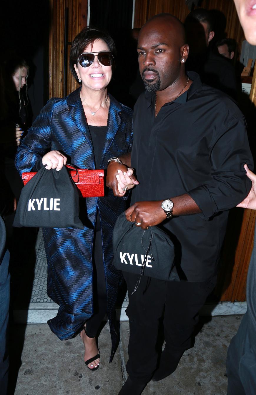 Kris Jenner und Freund Corey Gamble halten ihre