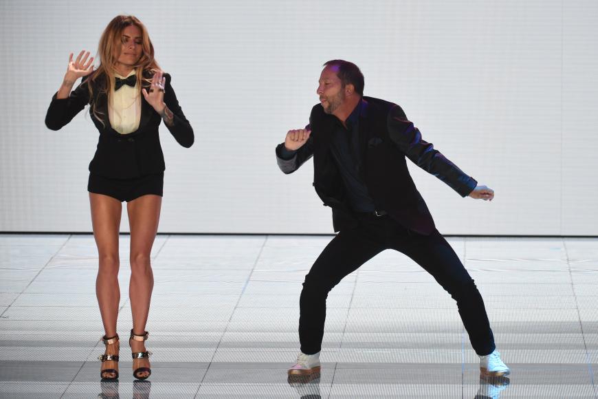 Auch die Juroren - hier Sophia Thomalla und DJ Bobo - haben Gelegenheit, ihr Können auf der Bühne zu zeigen.