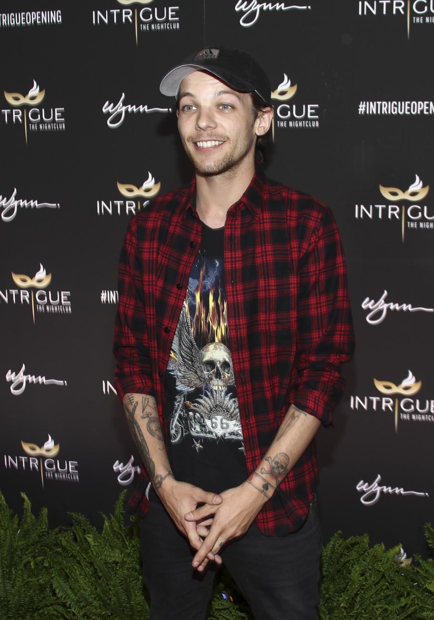 Louis Tomlinson bringt seinem Söhnchen schon das Gitarrespielen bei