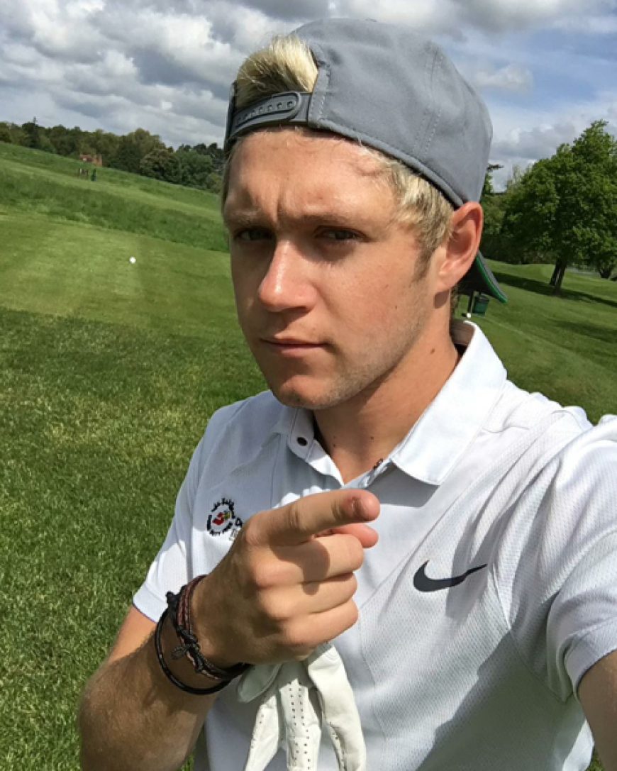 Niall Horan ist stinksauer! Ein Fan hat ihn ohne Erlaubnis beim Schlafen fotografiert.