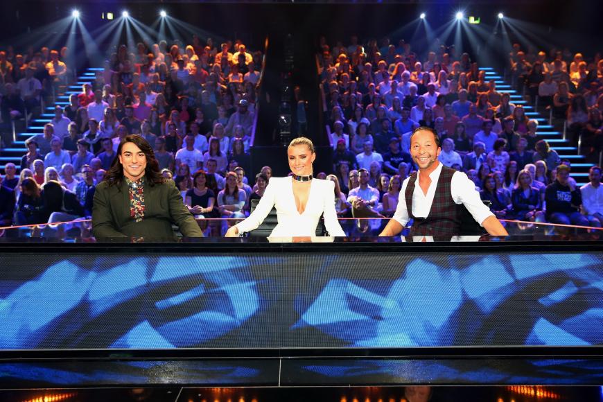 Die Jury: Sophia Thomalla, DJ BoBo (r.) und Cale Kalay bewerten die Leistungen der Stars und bestimmen, welche Teams in die nächste Show tanzen.